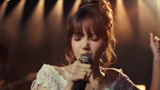 اجرای moonlit floor از لیسا