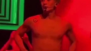 میگم من جکسون رگه ایرانی داره ...