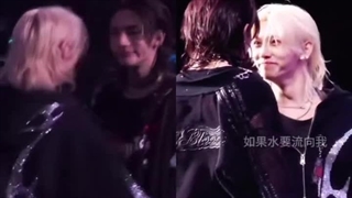 طوری که هیونلیکس به همدیگه نگاه میکنن / استری کیدز / هیونلیکس