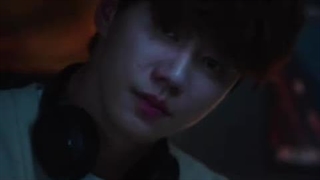 +توهنوز دنبال سون‌جی‌آیی هستی‌که‌قبلامیشناختی! -چون من‌هنوز تویِ‌اون‌روزی‌که ولم‌کردی گیرکردم:)