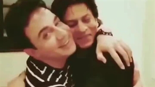 یادی کنیم از دیدار شاهرخ خان و عمو پورنگ