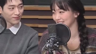 کیوتای خوردنی ^~^خنده هاشون T-Tکاش سوار ماشین زمان میشدم میرفتم جمعه ساعت ۱۰(اومدن زیرنویس و هم حساب کردم:خنده:) T-T