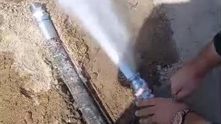 کشف ۴ انشعاب دزدی از خط لوله نفت در هرمزگان(فیلم)