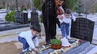 لحظه تحویل سال ۱۴۰۴ بهشت زهرای تهران کنار مادر و پدرم