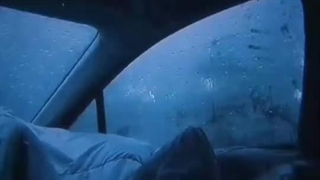 چرا لبخند میزنم...