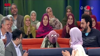 صدای جالب پای جناب خان با کفش ژاپنی در مقابل بازیگر سریال اوشین