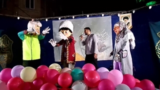 اجرای جشن عمومی با حضور عروسکهای تنپوش