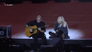 اجرای کامل رزی در روز اول تور ددلاین