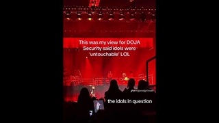 توی کنسرت سئول دوجا کت ، ظاهراً ۲ تا آیدل بودن که ایستاده بودن و نمیذاشتن تماشاچیا خوب ببینن و ( ادامه کپشن )