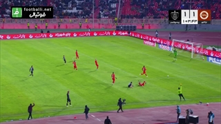 کارت زرد دوم و اخراج محمد نادری مقابل پرسپولیس