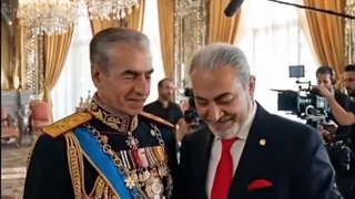 هوش مصنوعی سلفی محمدرضا شاه پهلوی با خوانندگان معین ُستار هایده مهستی ابی