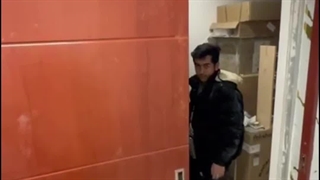 درب کشویی قرمز سفارشی مشتری