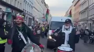 Тазоҳуроти густарда дар Берлин дар маҳкумияти наслкушӣ дар Ғазза ва эътироз ба ҳукумати Олмон дар ҳимояти таслеҳотӣ аз “Исроил“