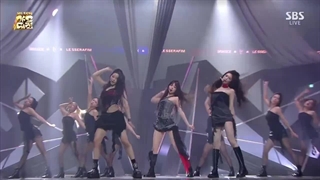 لیسو عضو گروه IVE،‌ اونچه عضو گروه LESSERAFIM و کیوجین عضو گروه NMIXX در مراسم ادامه کپشن