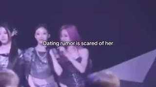 پاریتا بجای اینکه به هیچ کس نگاه نکنه ( ادامه کپشن )