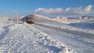 ویدئو| کولاک شدید برف و یخ‌زدگی محور بوانات–صفاشهر