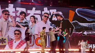 اجرای یونینگ و تیم wow the world با آهنگ the world is super interesting  در شب ستارگان تنسنت