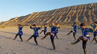 کوه های رنگارنگ میانه (آلا داغلار) و رقص آذری پرانرژی