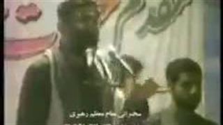 این سخنرانی 40 سال پیش امام خامنه ای رو با دقت گوش کنید. اون شخصی هم که کنارشان ایستاده حاج قاسم هست.