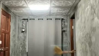 من ساعت سه نصفه شب تو اتاقم