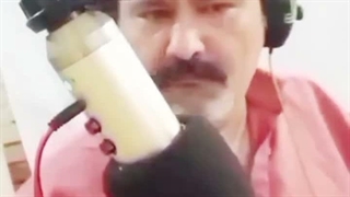 رقص مجری روی آنتن زنده برنامه