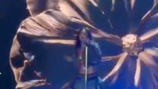 اجرای کامل One of the girls از جنی در فستیوال Gov ball