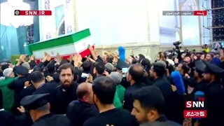 پیکر رهبر شهید بر دوش مردم به سمت محل تدفین منتقل شد