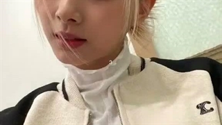 گفته شده جویی قراردادش رو با jyp تمدید نکرده و احتمال رفتنش از گروه هست اما تا الان چیزی تایید نشده